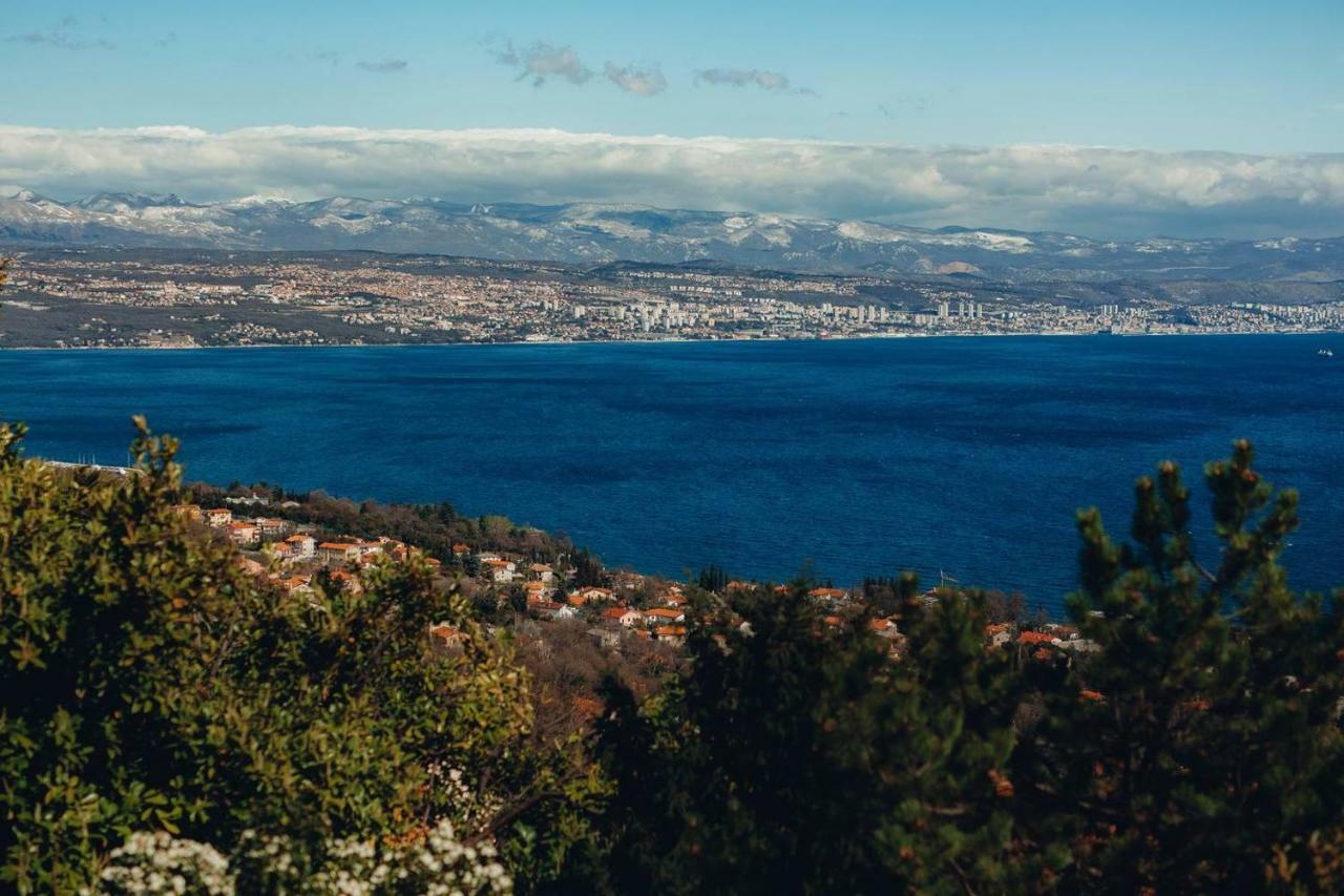 Cvita - Cozy apartment with an amazing view Laurana Esterno foto